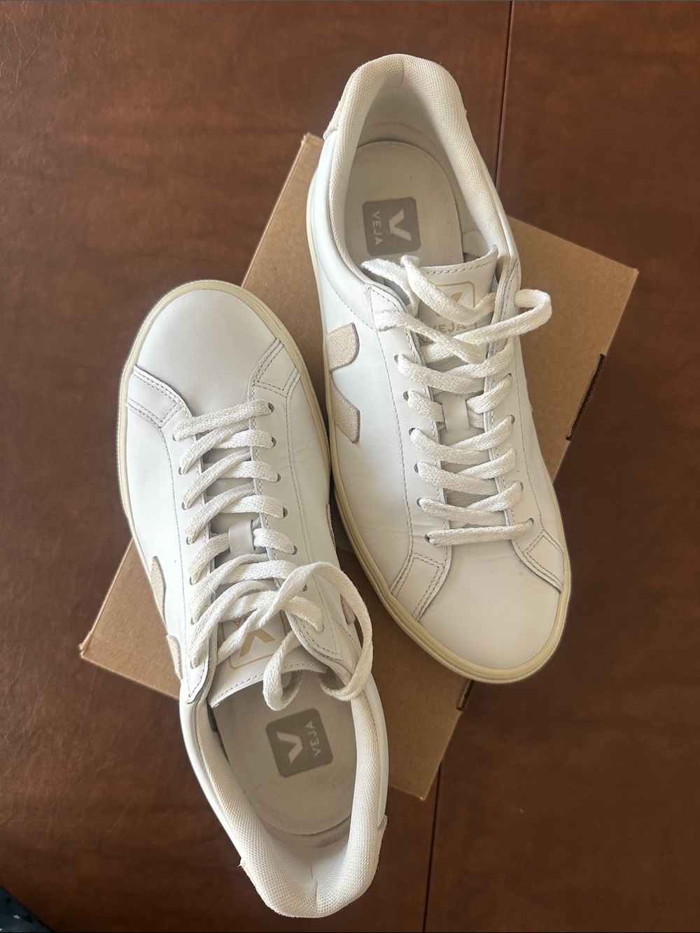 Veja Esplar Unisex White Leather Sneakers with Beige Accents. EUC - Picture 2 of 8